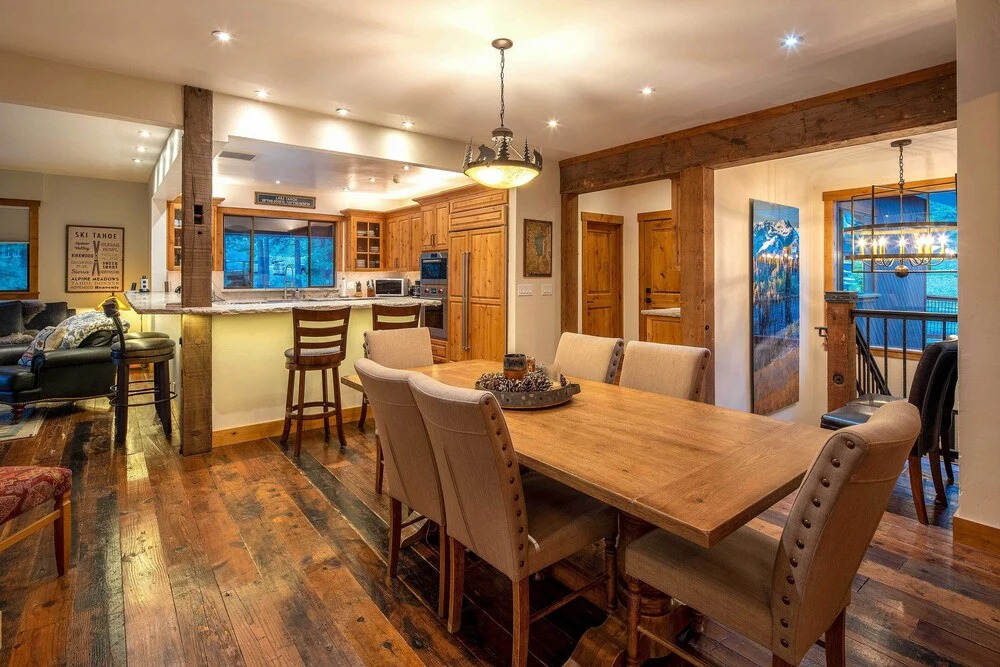 2 Blocks to Lake Tahoe! Group Gem w/ Hot Tub