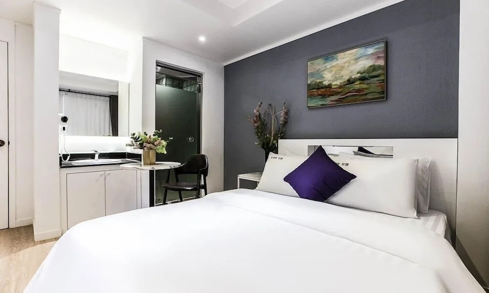 Seocho Dukkeobi Hotel