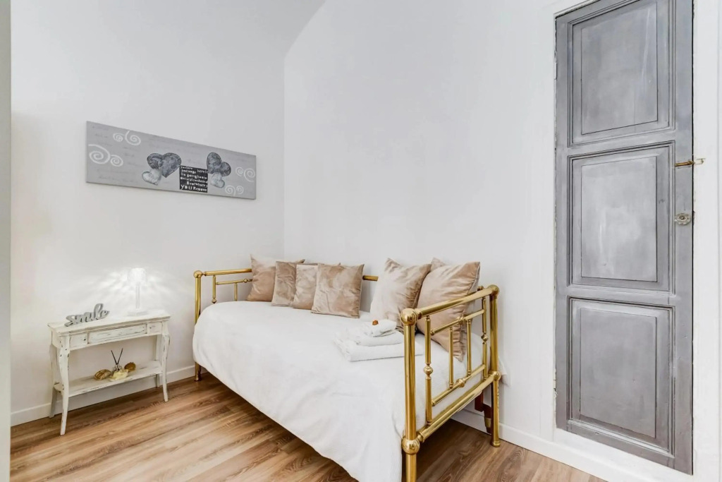 One bedroom appartement with city view and wifi at Roma