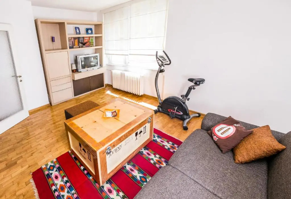 Apartment 33