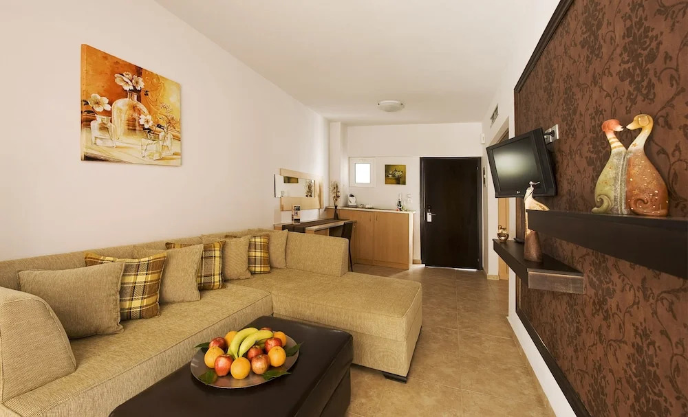 Rhodes Premium Suite, Luxury with Private Hot Tub - Adults Only