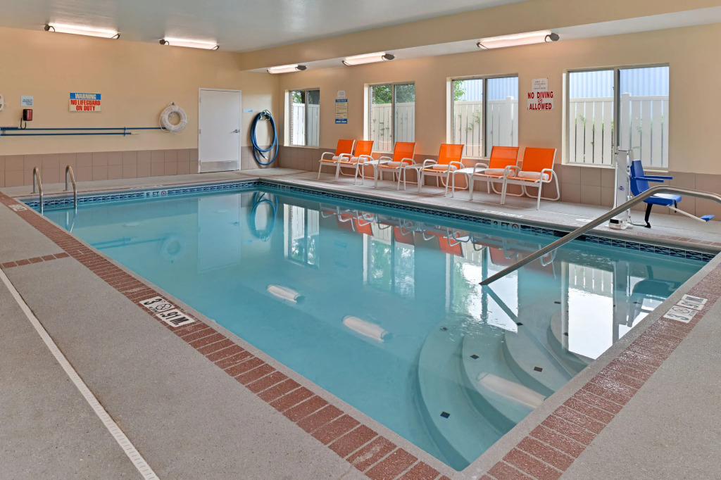 Holiday Inn Express Hotel & Suites Cincinnati-Blue Ash by IHG