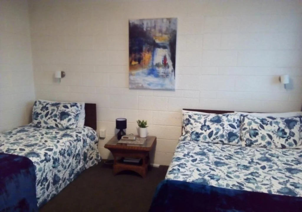 Redwood Lodge Motel