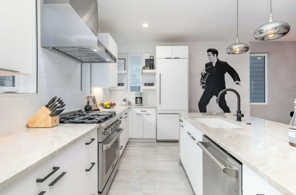 Elevator With Rooftop Hot Tub Pet-friendly Yard
