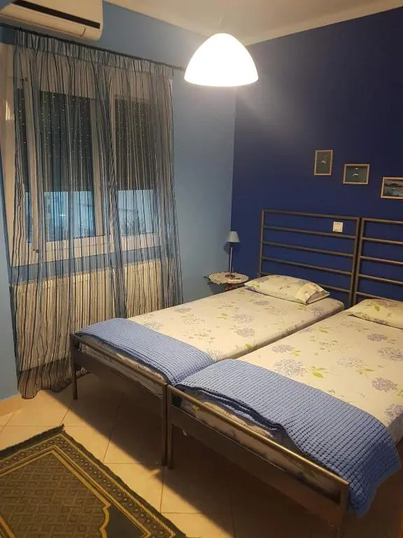 Flexible 2 floor(1st and 2nd floor) house with private parking