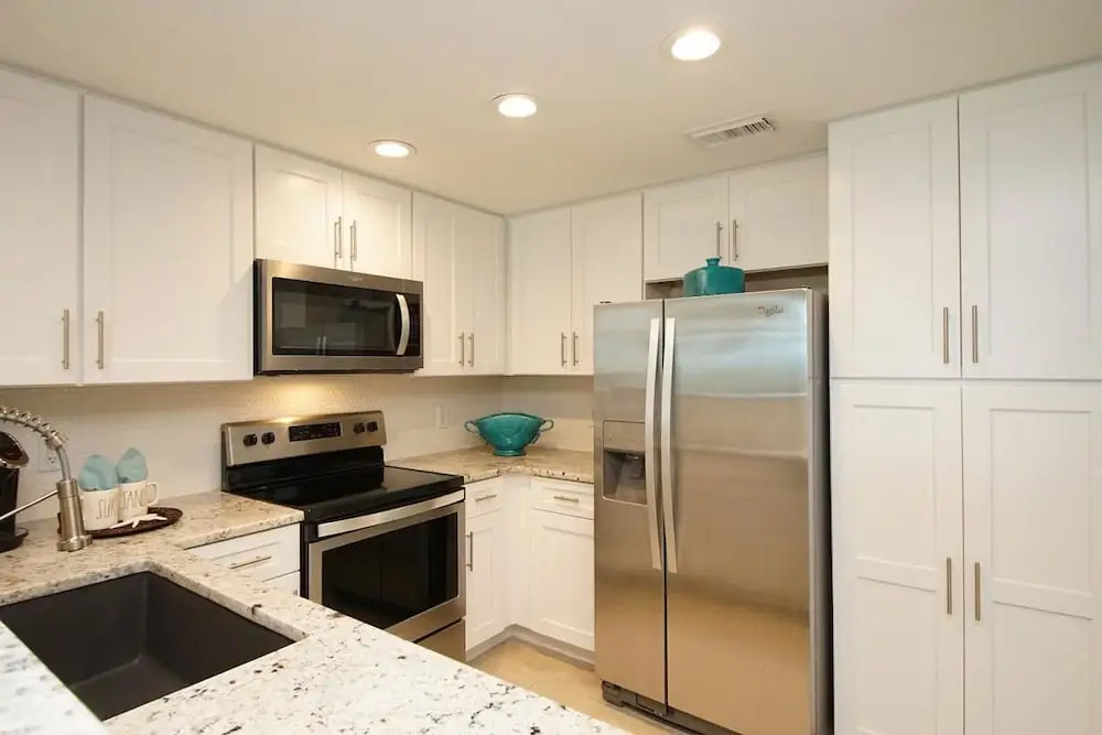 Waterscape C200 - 3 Br condo by RedAwning