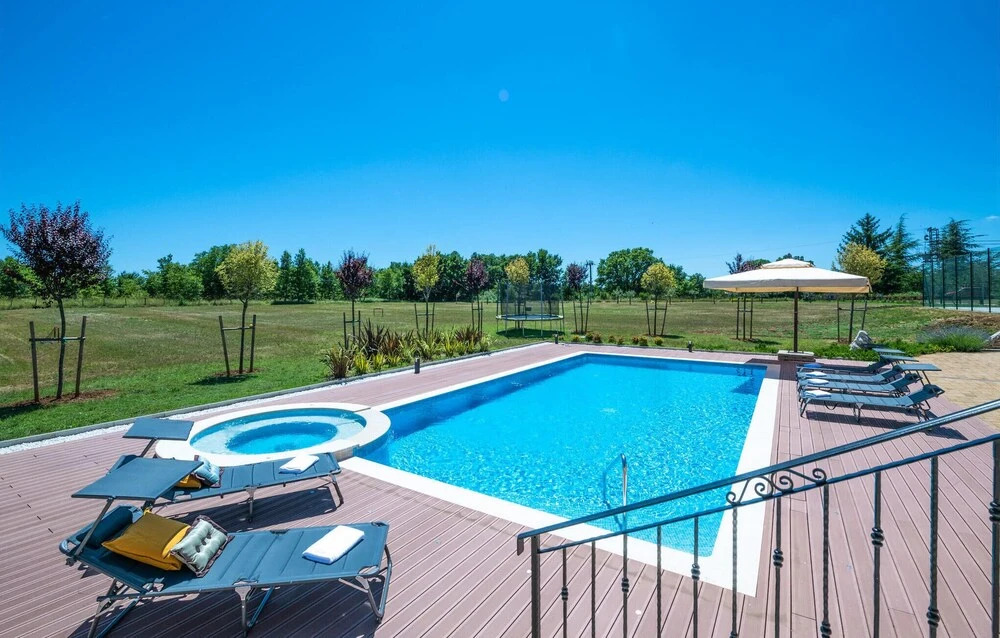 Stunning Home in Sumber with Outdoor Swimming Pool, Hot Tub & 3 Bedrooms