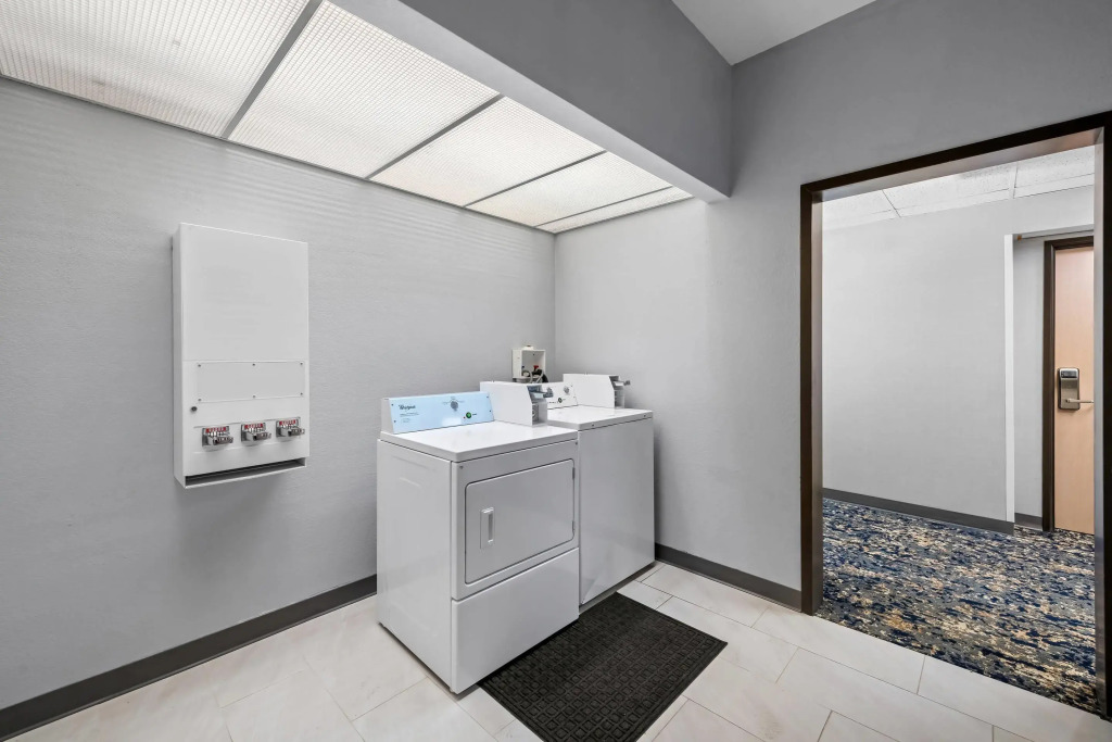 Quality Inn & Suites Manhattan