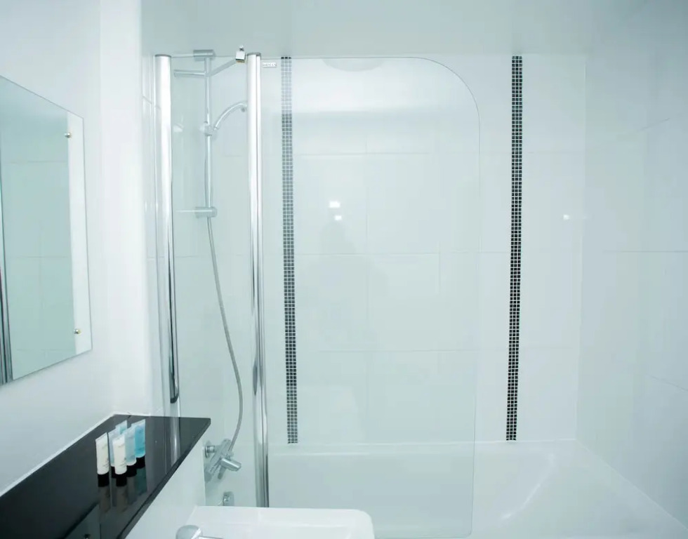 Chelsea Suites Central Milton Keynes - Sleeps 4