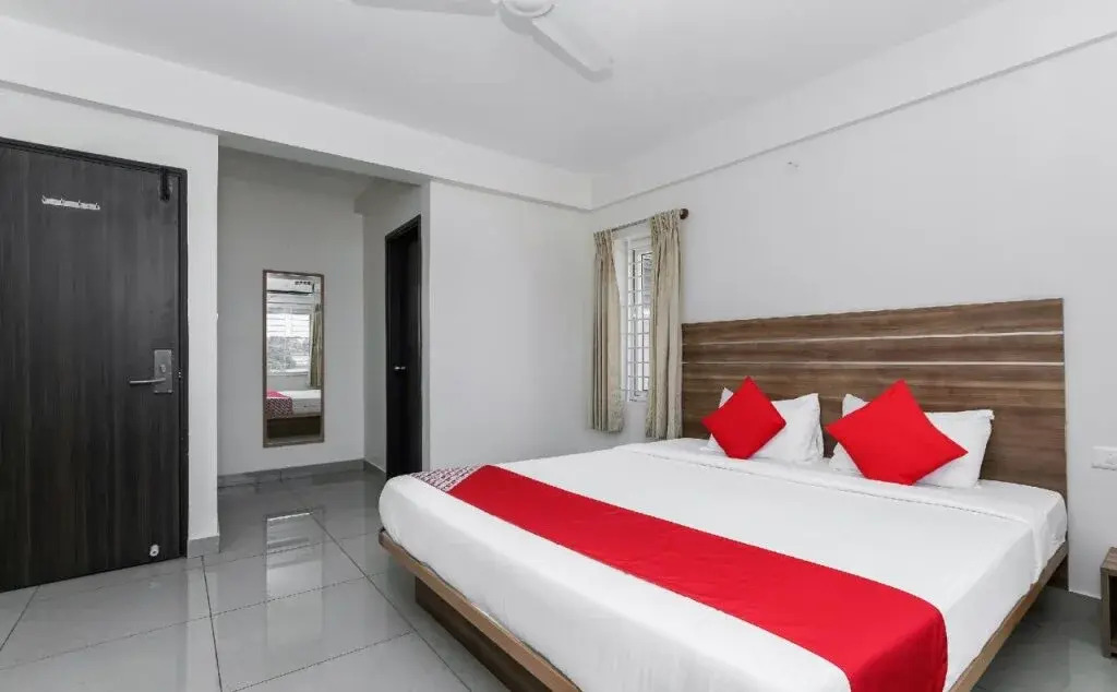 The Red Lotus Premium By OYO Rooms