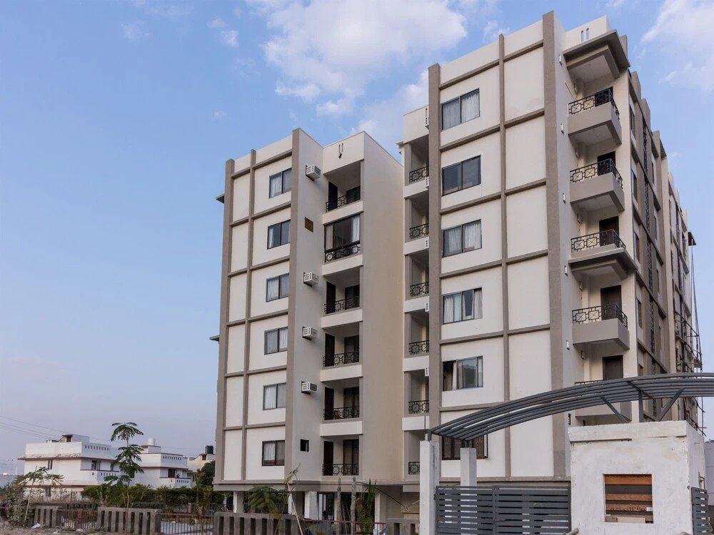 OYO Home 11410 Modern 3BHK Goverdhan Villas