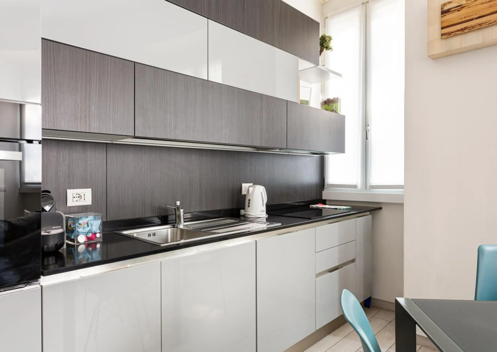 Wide and Bright Apartment next to metro station - Pacini