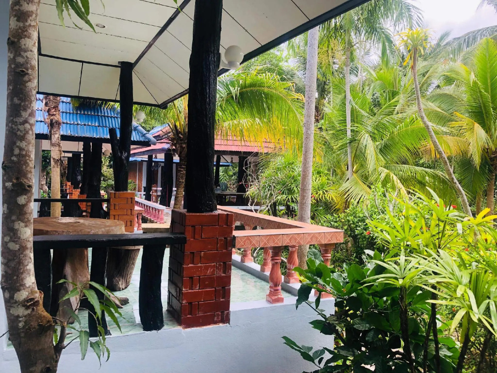 Lovely Lanta Resort