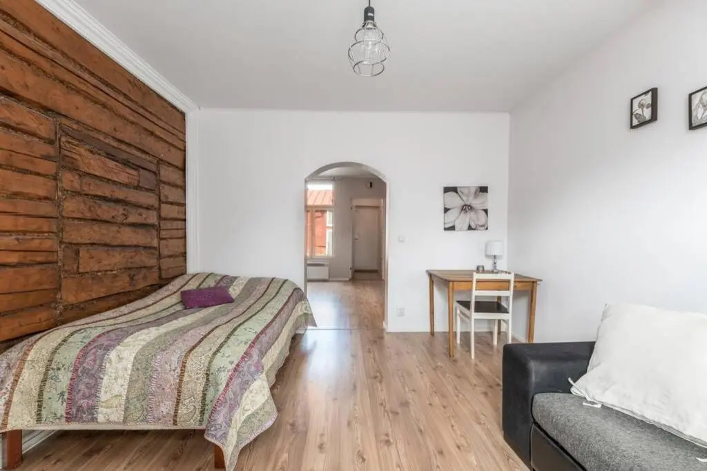 SELF-SERVICE apt 10 min from bus-&railway station, free bike!