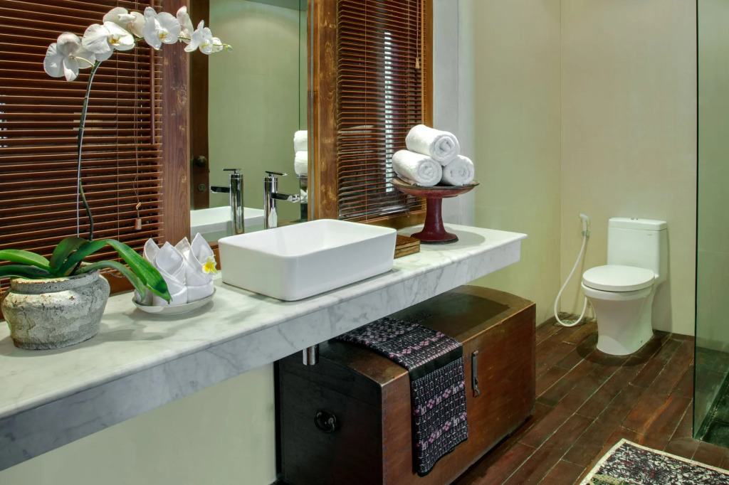 Room & Vespa 3 - Relaxing Stay Center Seminyak