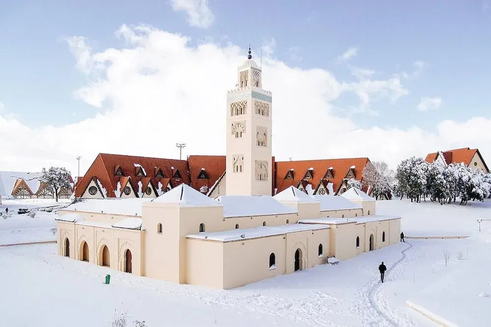 Jolie Appartement À Ifrane Calme et Spacieux