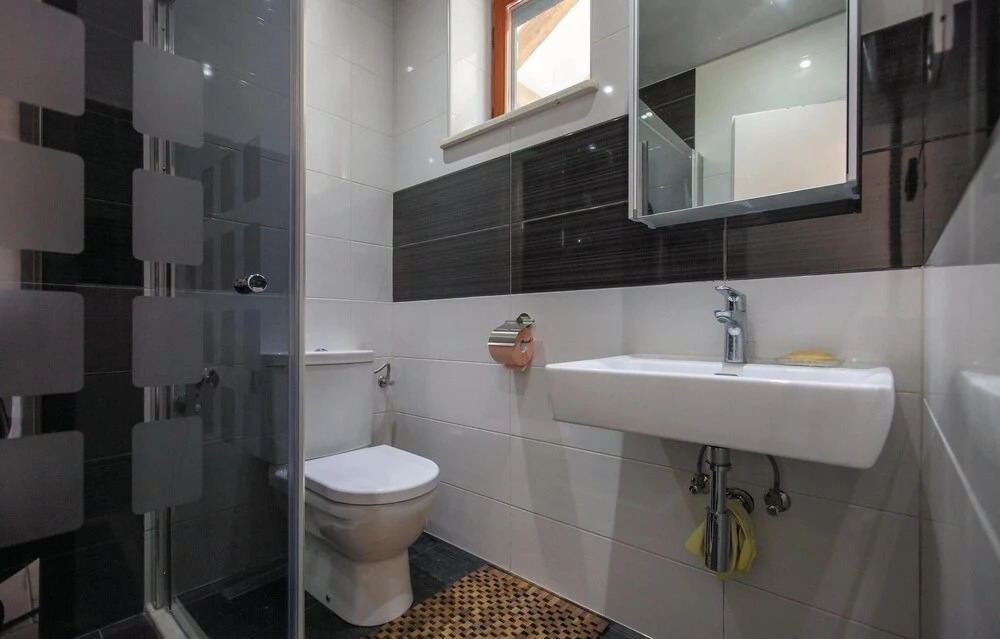 Beautiful Home in Zvecanje With 1 Bedrooms, Wifi and Outdoor Swimming Pool