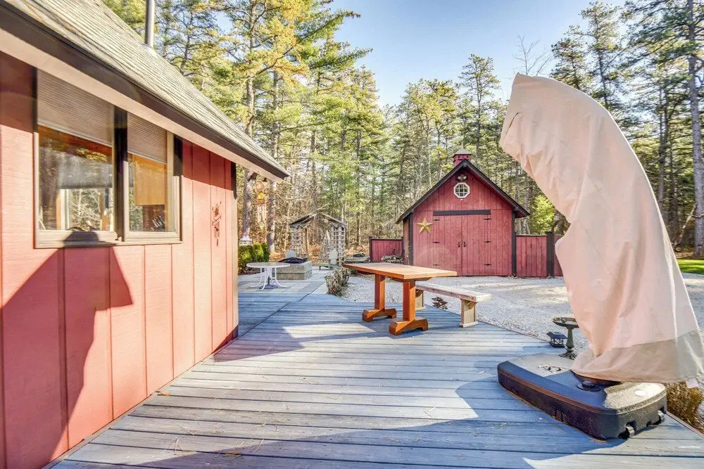 Charming Tamworth Cabin w/ Grill & Fireplace