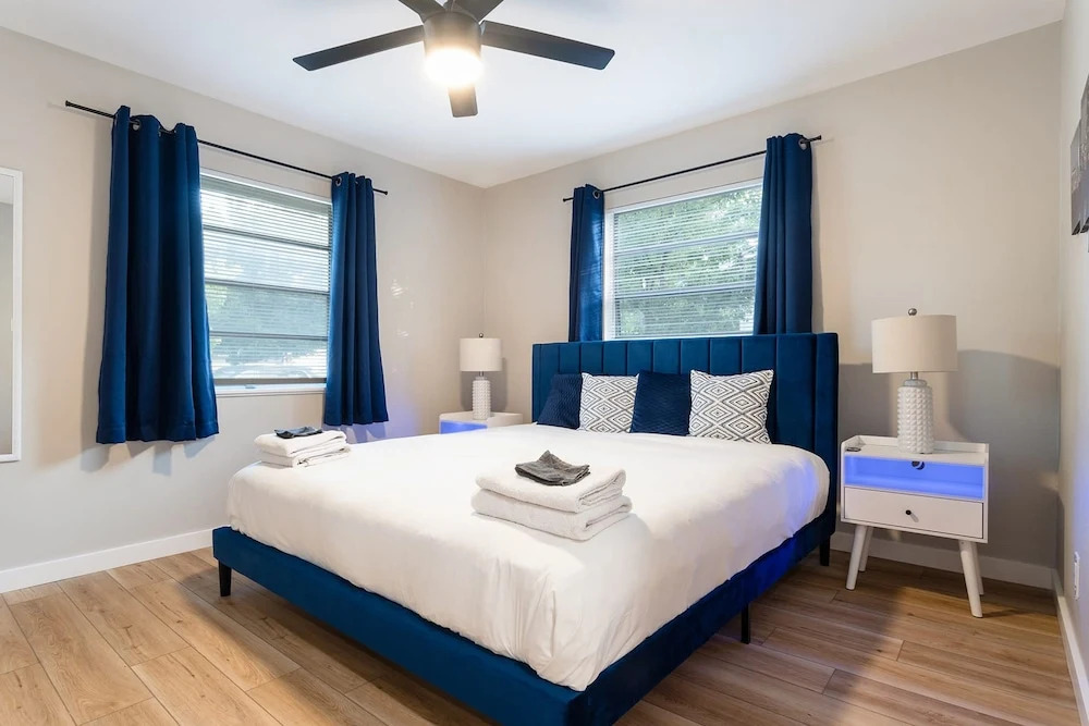 Upstay - Bungalow w Games, Golf, Fire and Patio