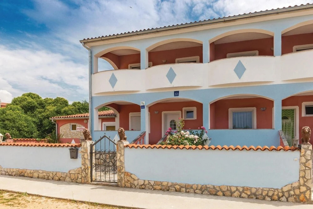 Nice Home in Vodnjan With Wifi and 4 Bedrooms