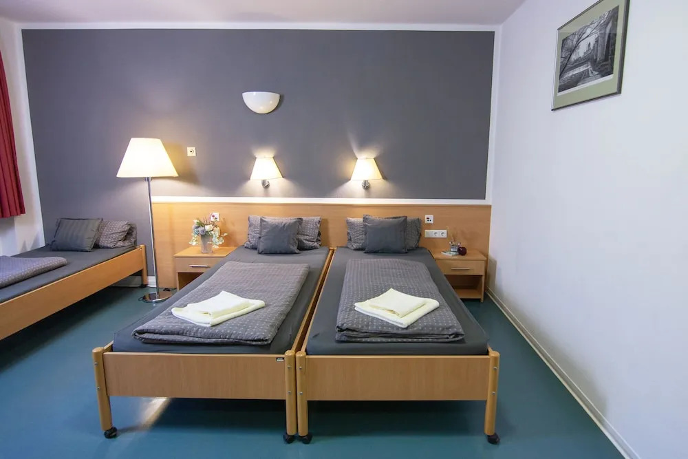 Green Night Hotel