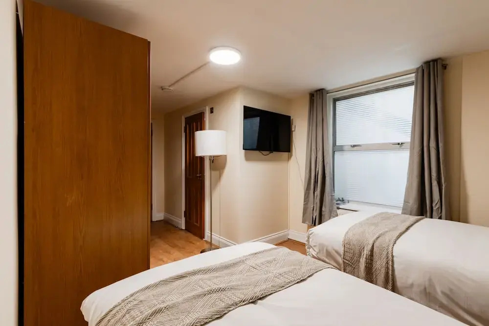 Warm Apartments in Queensway