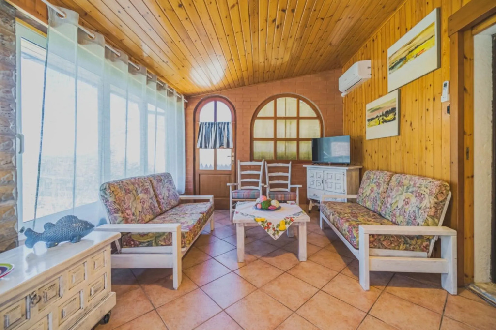 Un Giardino Su Pareti a few hundred meters from the beach with parking space and garden-UN GIARDINO SU PARETI