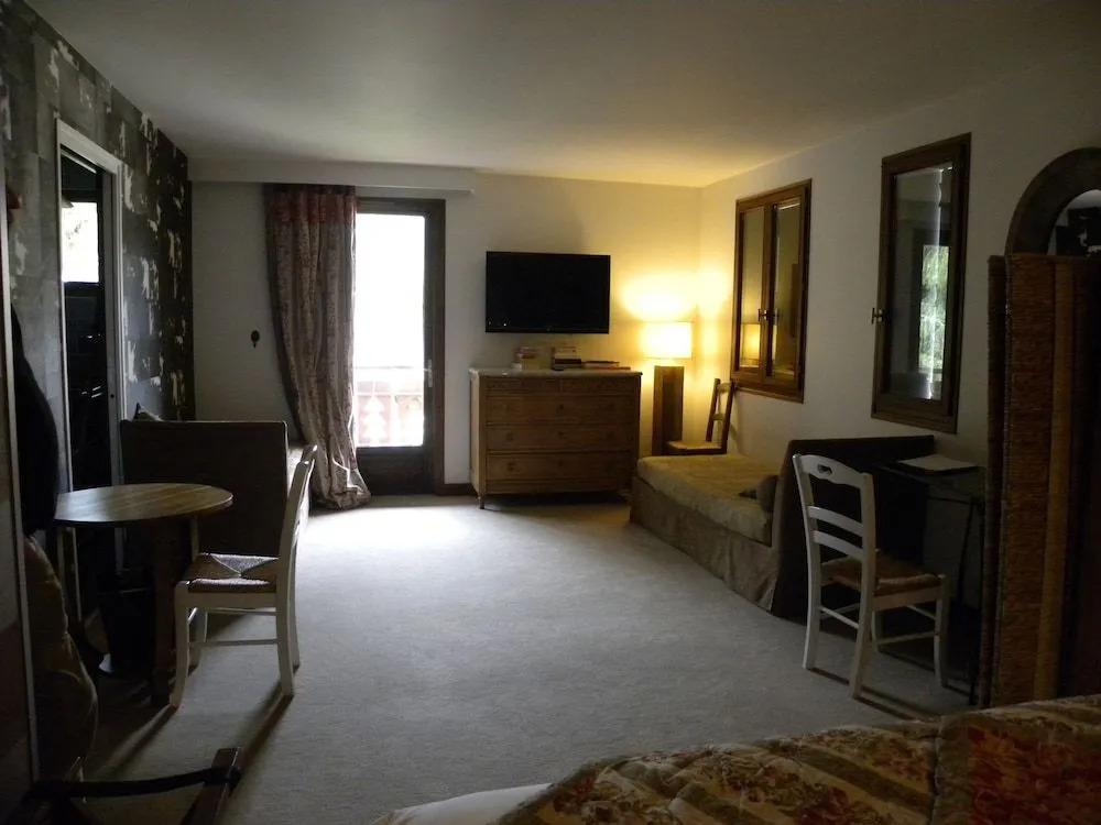 Logis Hôtel - Auberge les Clarines