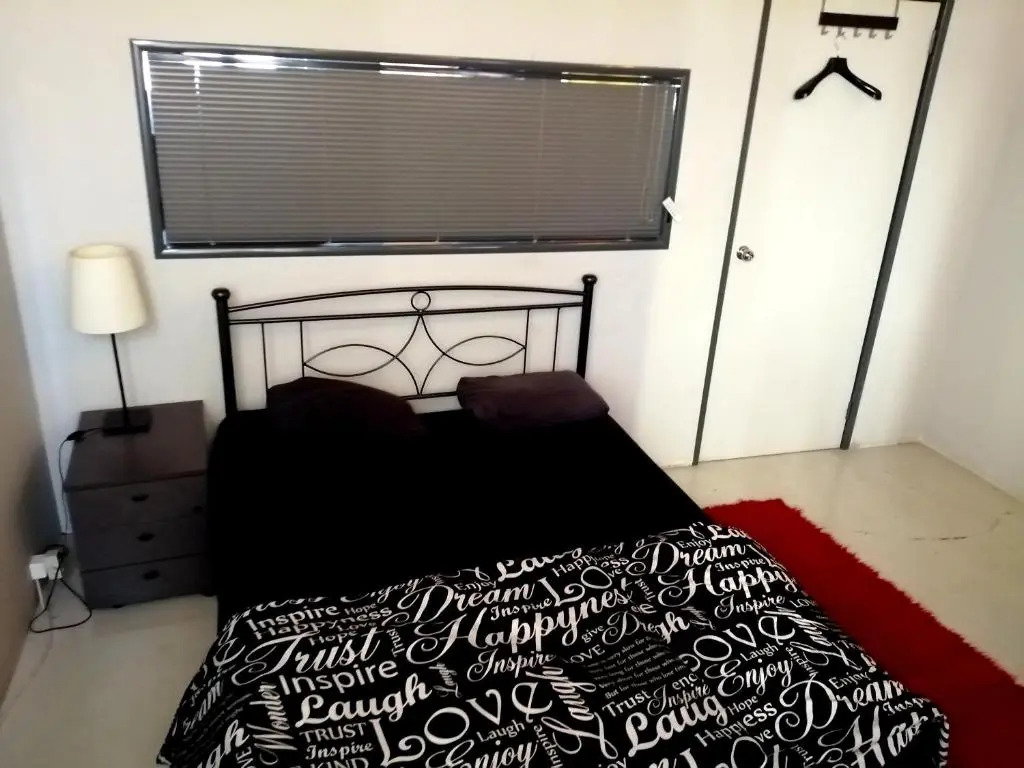 PORT very near fast Wi-Fi Netflix ROOM2