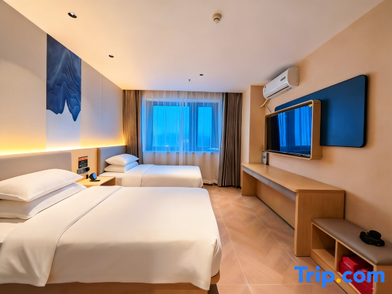 Yue'an Hotel (Urumqi High-Speed Railway Station North Square)