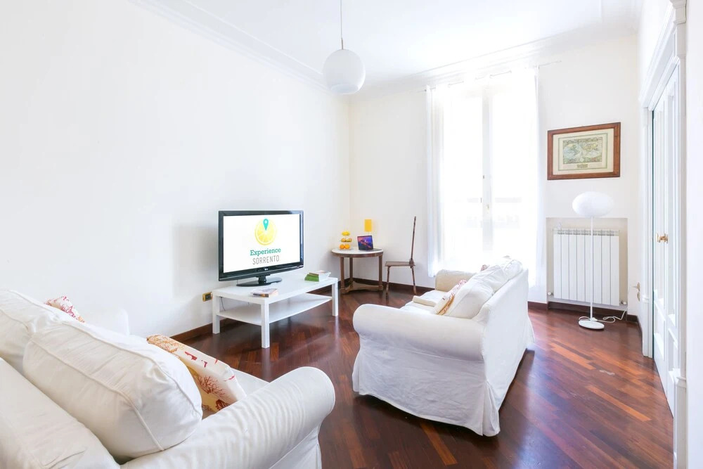 Leonelli Flat