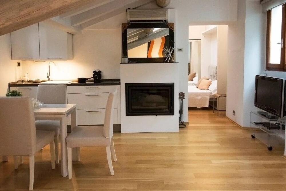 ALTIDO White Attic in Como Center