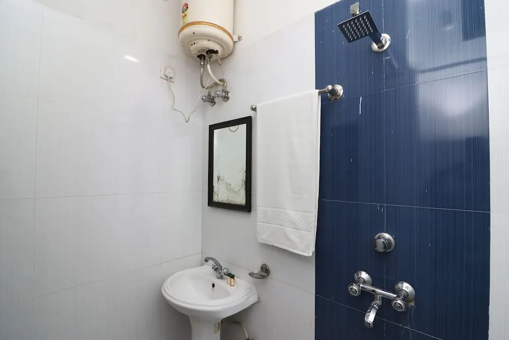 OYO 24199 Hotel Ojus Tower
