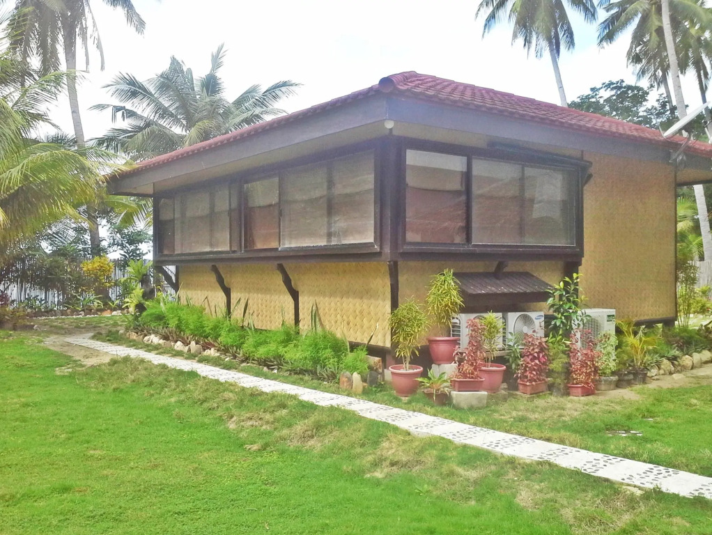 Foxys Beach Resort