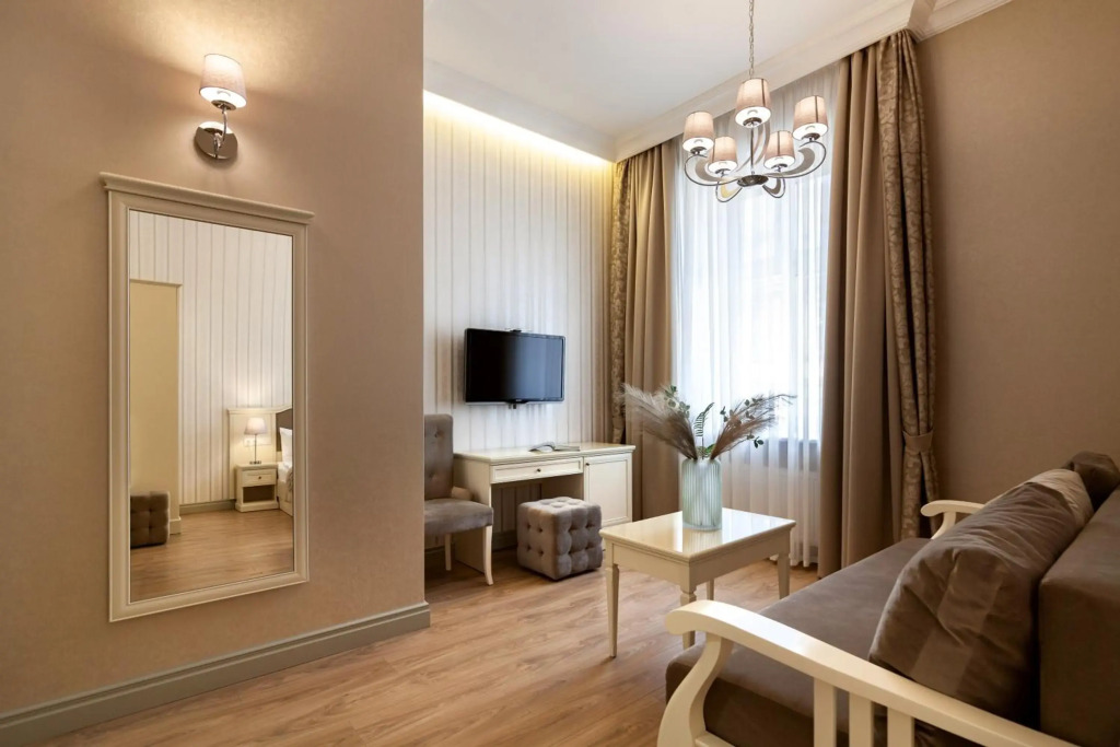 Royal mini-apart hotel on Rynok Square