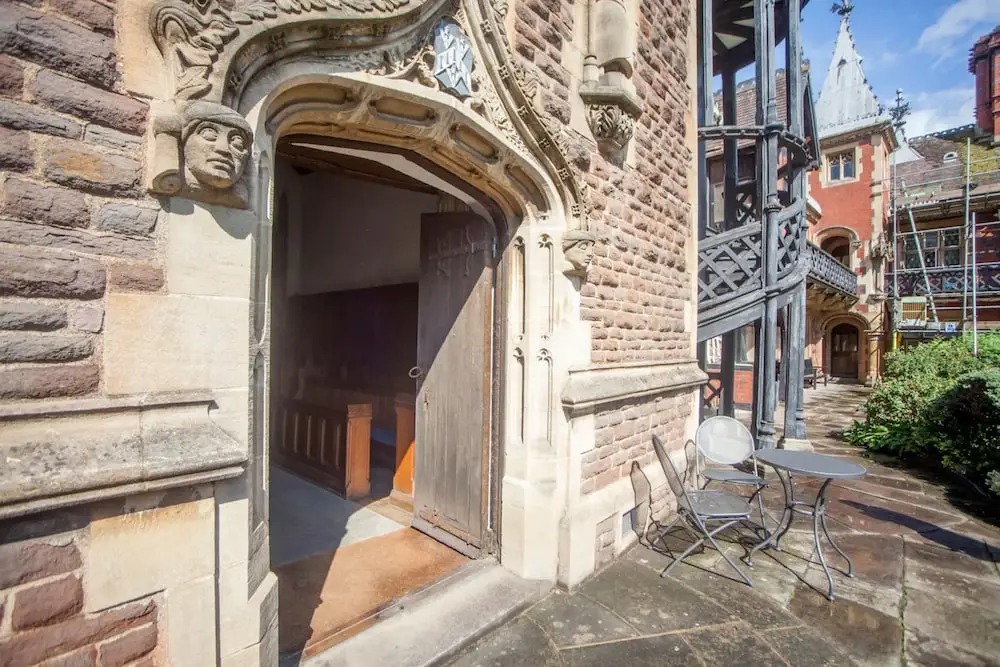 Elegant 1 Bedroom Flat With Period Features in Bristol