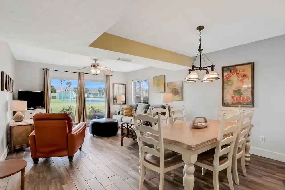 Ground-floor Condo Next to the Tennis Courts With 2 Pools, Sauna, Beach Access