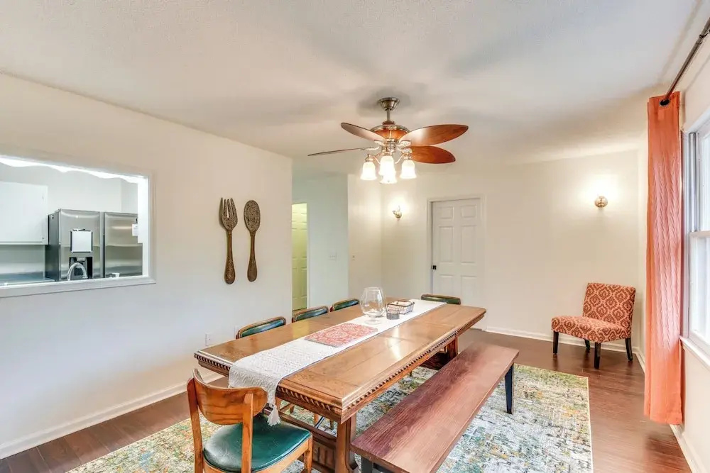 Charming Seneca Home - 3 Mi to Memorial Stadium!