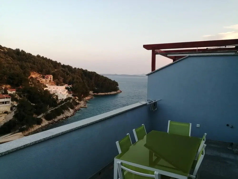 Sea View 1-bedroom Apartment Long Island