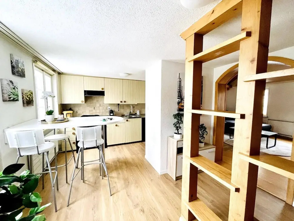 Einzigartige Schöne Altbau- Wohnung Im Zentrum