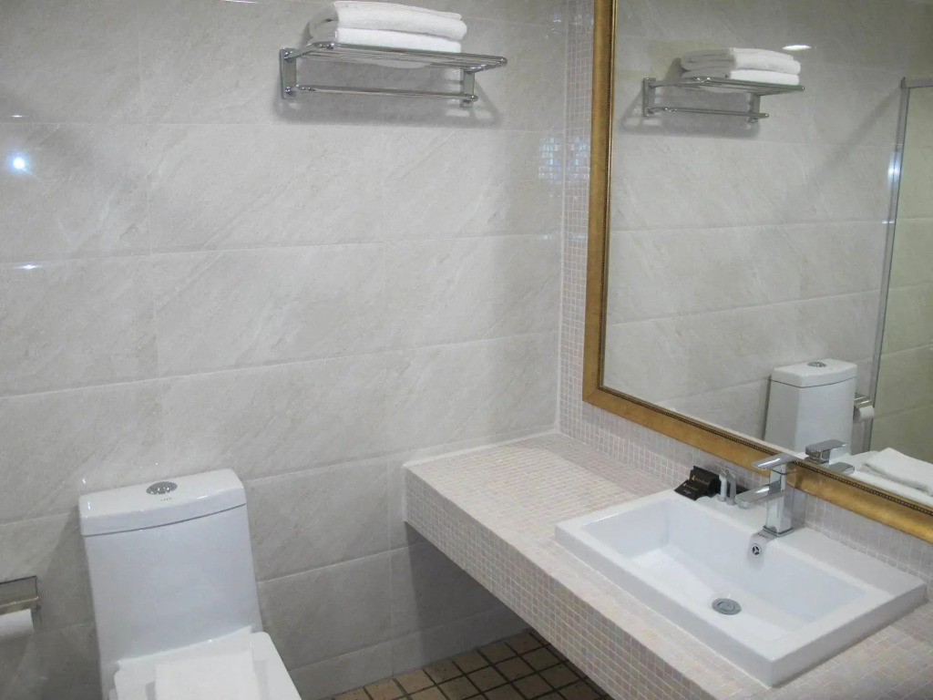 Townhouse Oak Vera Hotel Near Clark International Airport