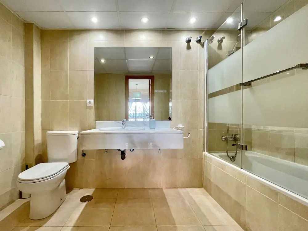 Apartment Near Beach With Pools and hot tub