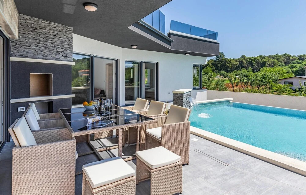 Awesome Home in Pula with Outdoor Swimming Pool, Hot Tub & 3 Bedrooms