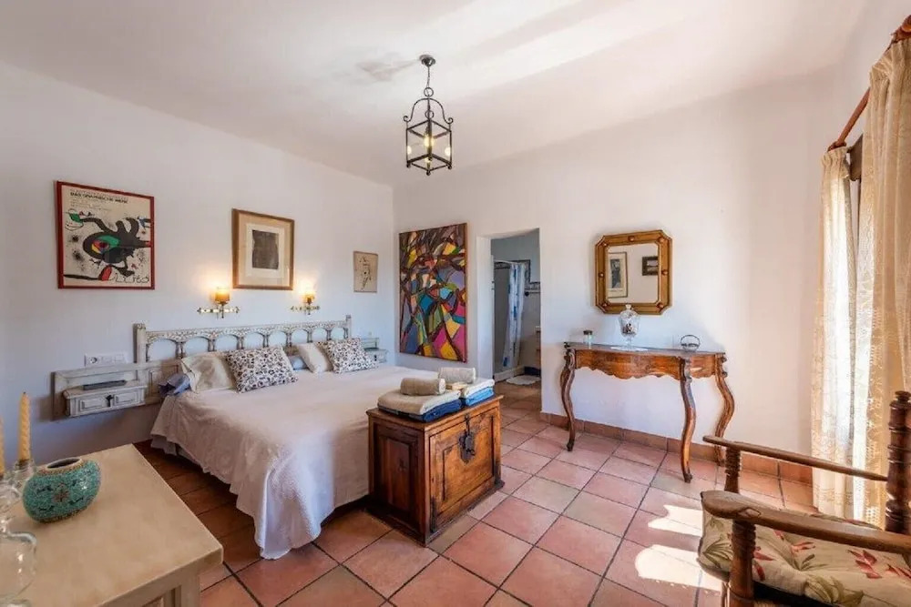 1132 Villa Hazilla