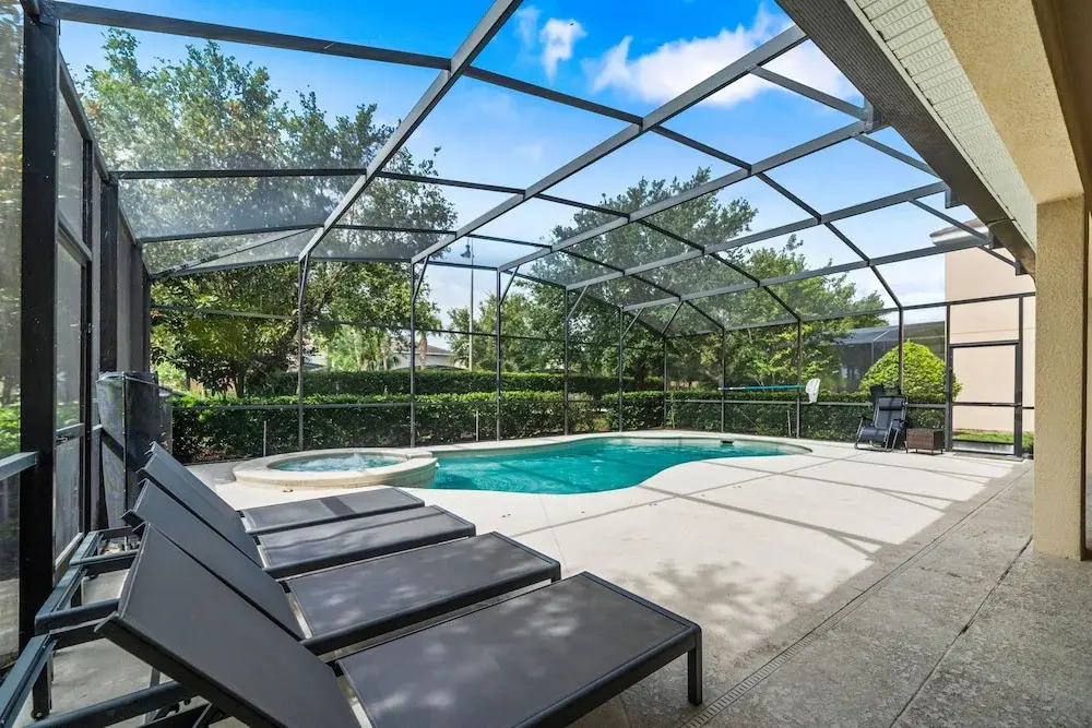 Spacious Home w/ Private Pool/spa! Sleeps 21