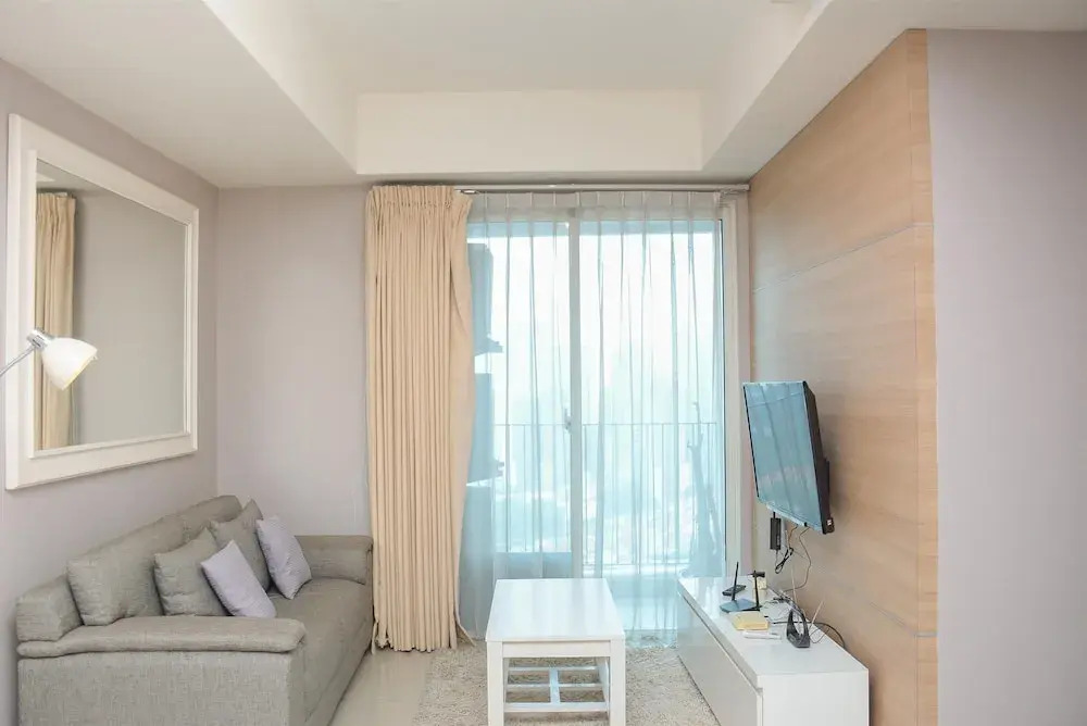 Homey And Cozy Stay 2Br At Casa Grande Apartment
