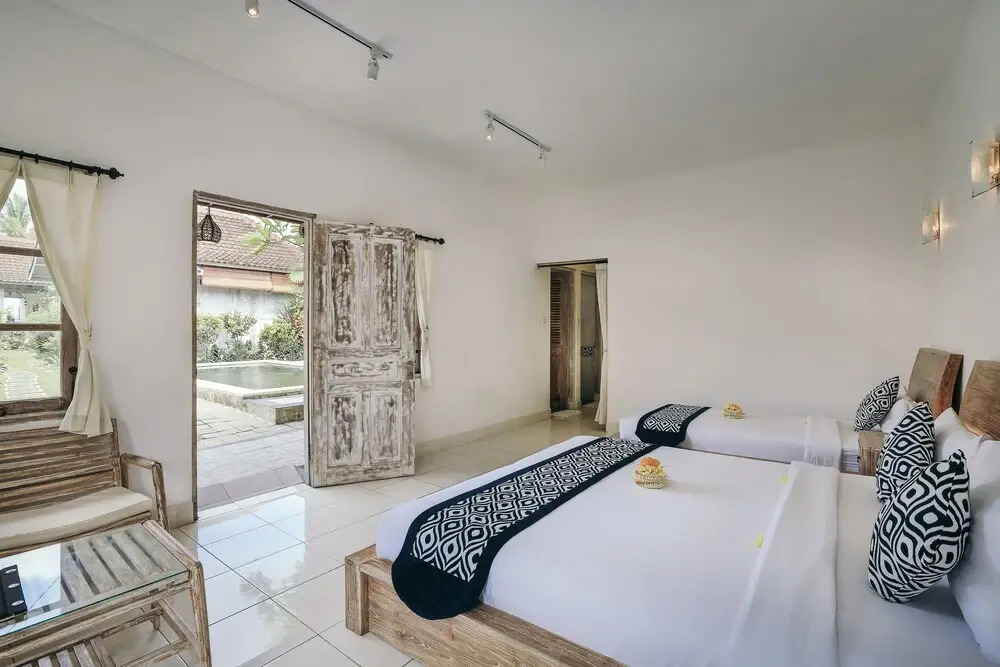 Ubud Glassy Villa by Pramana Villas