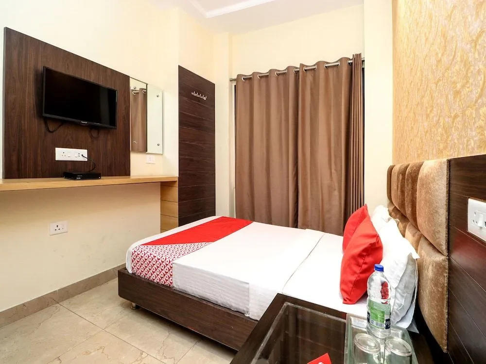 OYO 18377 Hotel New City Top