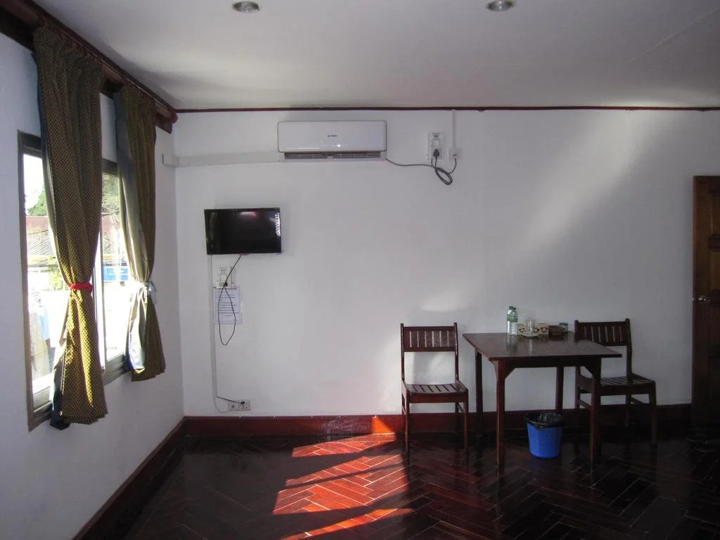 Dolphin Inn