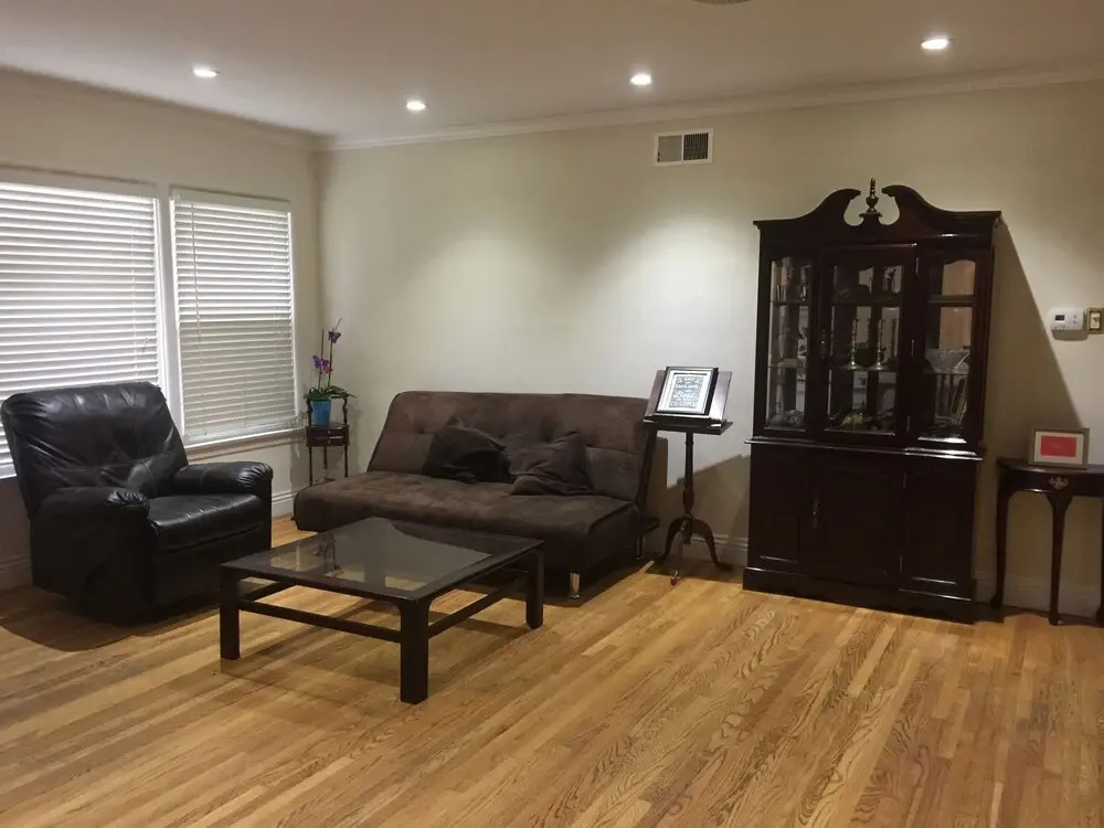Lovely 2 Bedroom Home with Pool